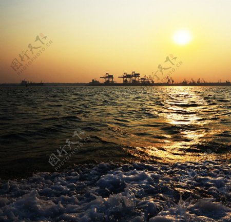 夕阳海上落霞海岸码头图片