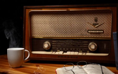 老式收音机古董图片