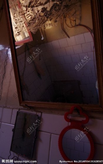 老屋镜子图片