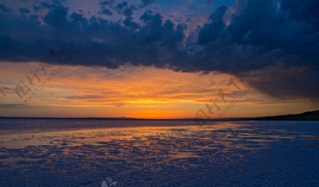 日落湖景图片