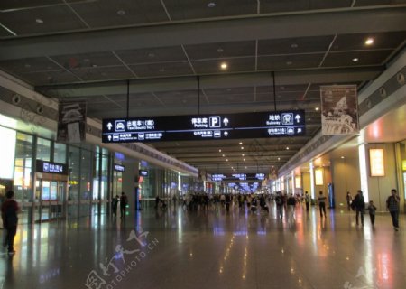 虹桥火车站导视牌图片