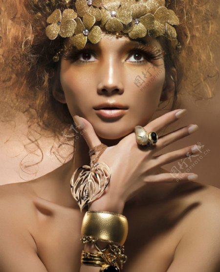 黄超燕芭莎珠宝杂志黄金饰品平面造型图片