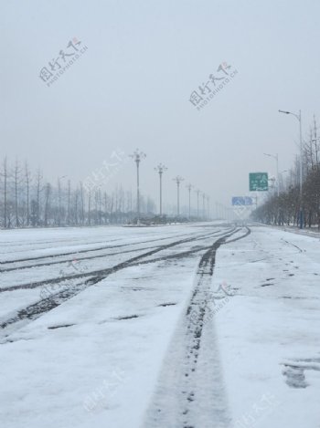 高速路雪景图片