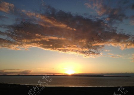 达里诺尔湖上日落图片