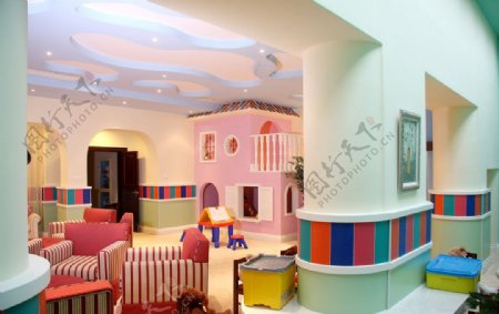 彩色儿童活动房间图片