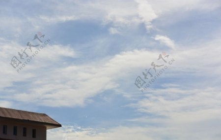 天空蓝天白云屋顶图片