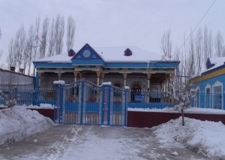 新疆的雪图片