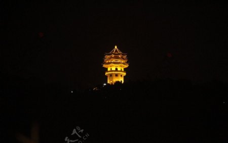 天马山钟楼夜景图片