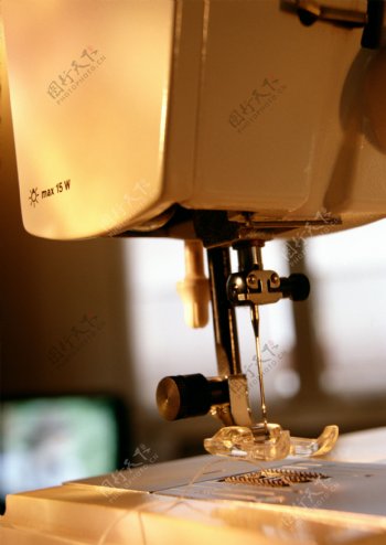 缝纫机制衣图片