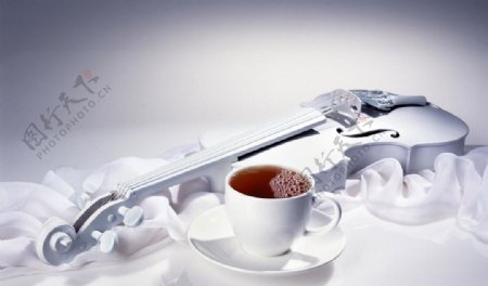 茶杯茶叶小提琴图片