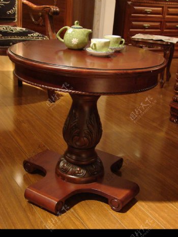 经典欧式家具圆桌图片
