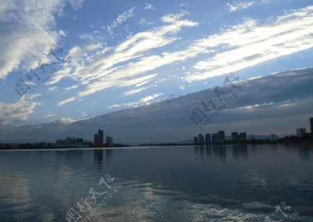 汉中汉江上的天空图片