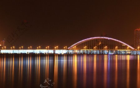 绵阳南山大桥夜景图片