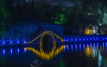 护城河夜色图片