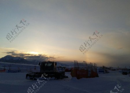 冬日滑雪场图片