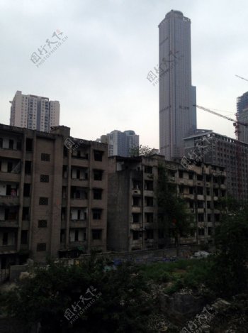 渝中区旧楼与现代建筑图片