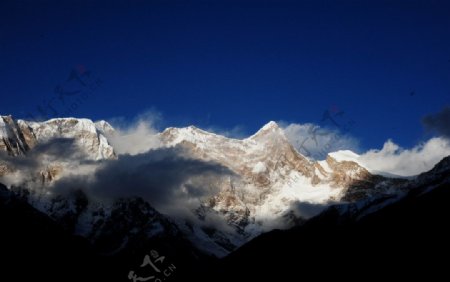 青藏高原雪山南迦巴瓦峰图片