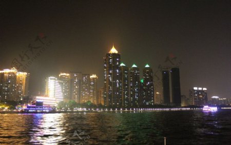 江边夜景图片