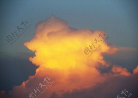 燃烧的蘑菇云图片
