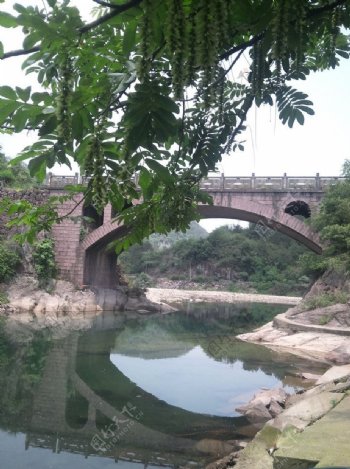 山中石桥图片