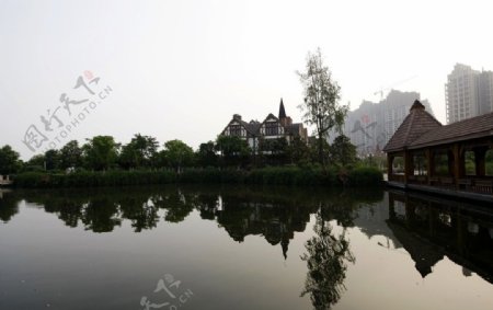 湖畔别墅图片