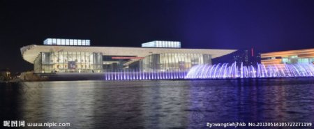 大剧院天鹅湖音乐喷泉图片