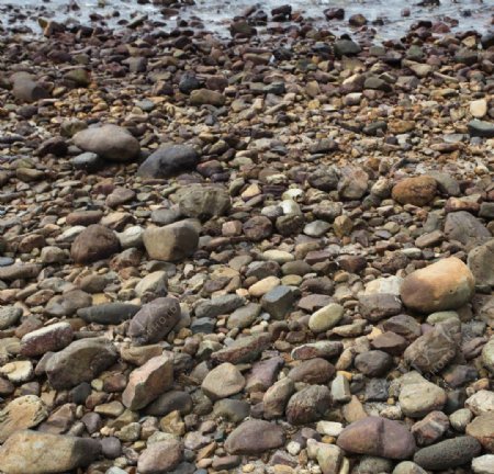 海边上的石头图片