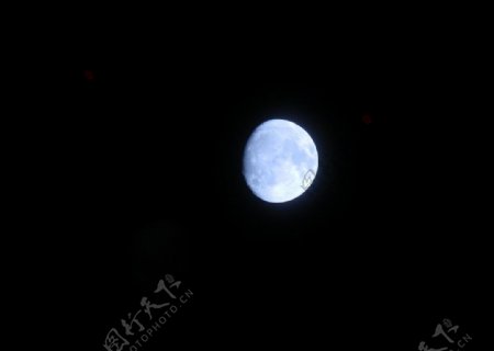 冷艳月球图片