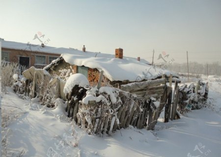 冬天的小屋图片
