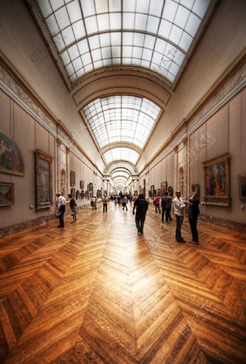 卢浮宫展览长廊图片