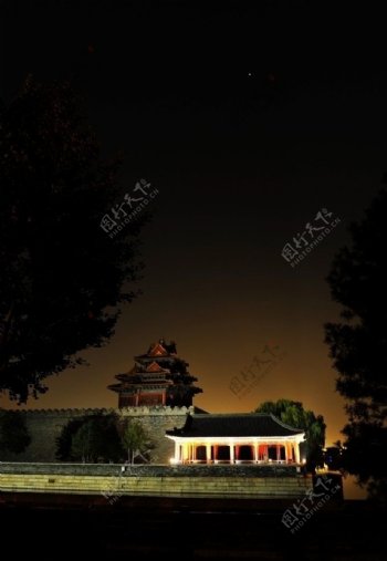 高清晰北京故宫角楼护城河夜景图片