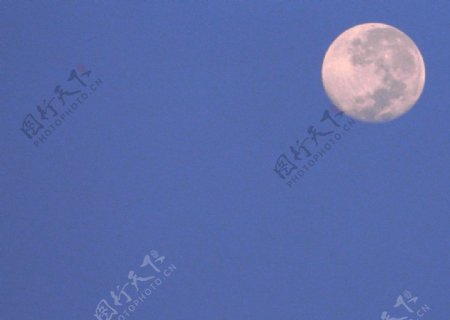 早晨月亮图片