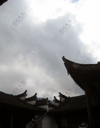 檐之舞传统民居的天际线图片