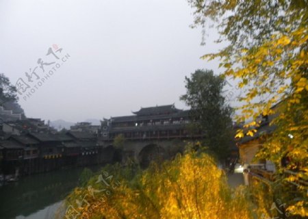 凤凰古城虹桥远景图片