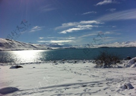 冬季湖泊美景图片