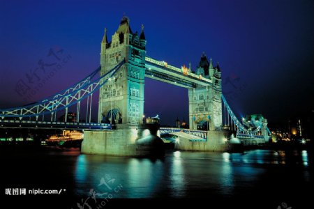 伦敦大桥雄伟壮观图片