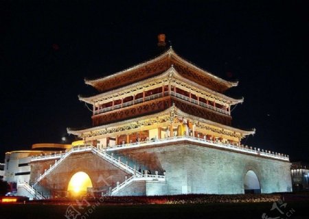 钟楼夜景图片