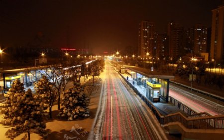 媒体村雪夜图片