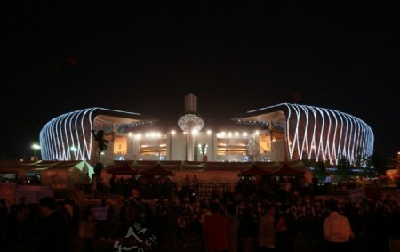 济南体育场馆夜景图片
