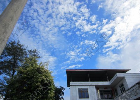 家乡蔚蓝的天空图片