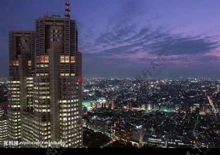 高楼建筑夜景图片