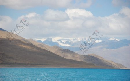 西藏羊卓雍错湖图片