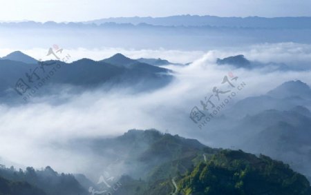 仰头山观云图片