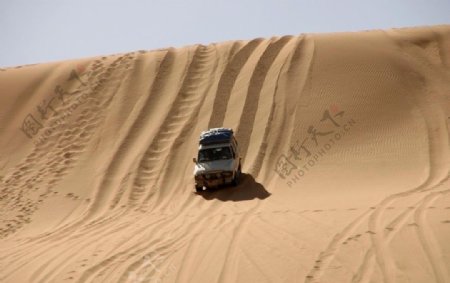 沙漠越野车图片
