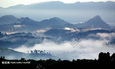 山景迷雾图片