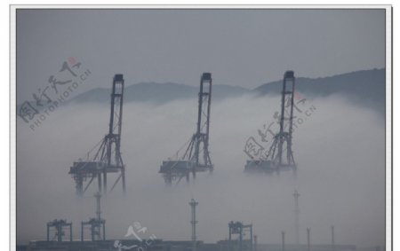 浓雾港口图片