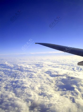 云层机翼图片
