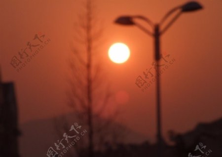 太阳初升图片