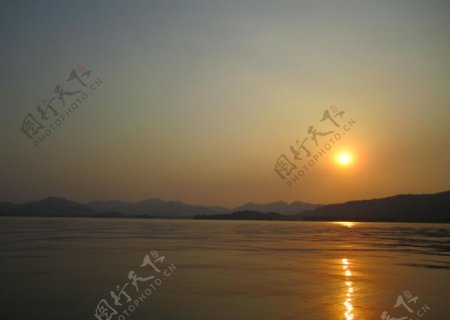 夕阳西下西湖美景图片