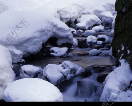 高山雪景图片